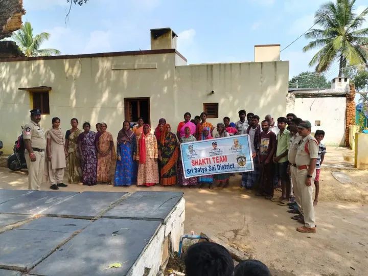 శక్తి టీమ్ పోలీసుల విస్తృత అవగాహన