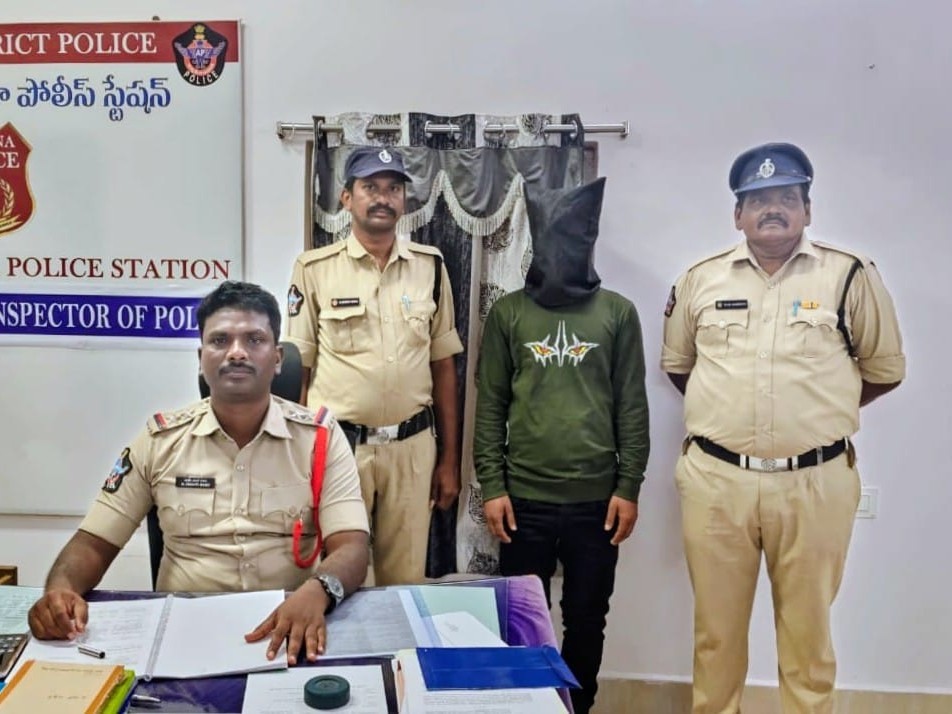 కత్తితో దాడి చేసిన నిందితుడు అరెస్ట్