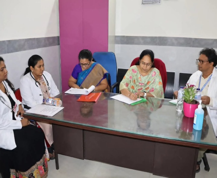 ఆసుపత్రి అభివృద్ధికి కృషి చేయండి: MLA