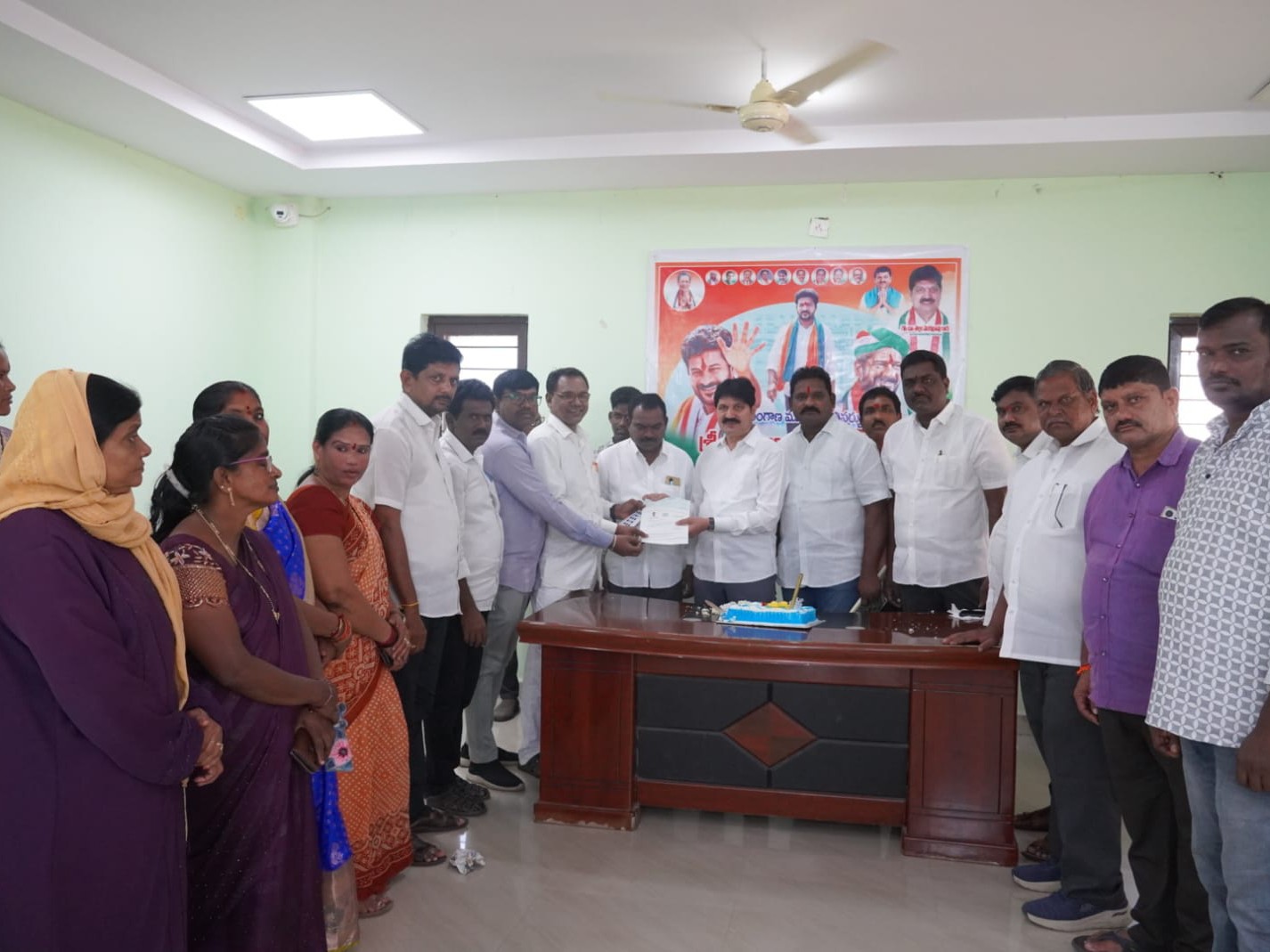 CMRF చెక్కులు అందజేసిన ఎమ్మెల్యే తెల్లం