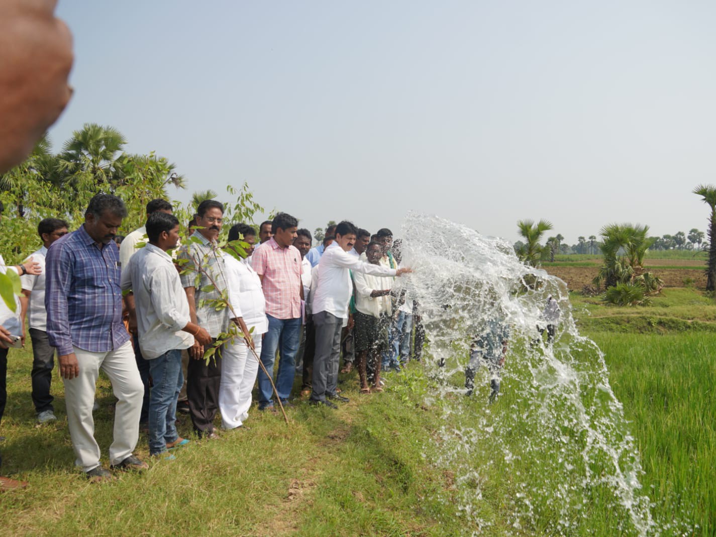 రైతులకు త్రీఫేస్ కరెంట్ లైన్ ప్రారంభించిన ఎమ్మెల్యే
