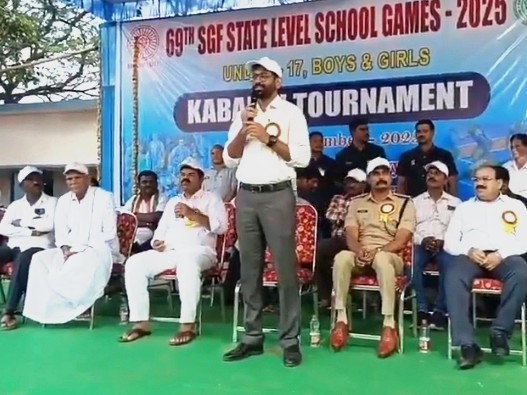 స్థాయి క్రీడలు జరగటం అభినందనీయం: కలెక్టర్