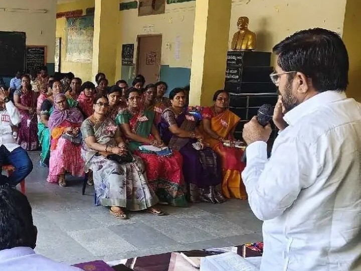 ‘8వ వేతన నిబంధనలు ఉద్యోగులకు శాపంగా మారాయి’