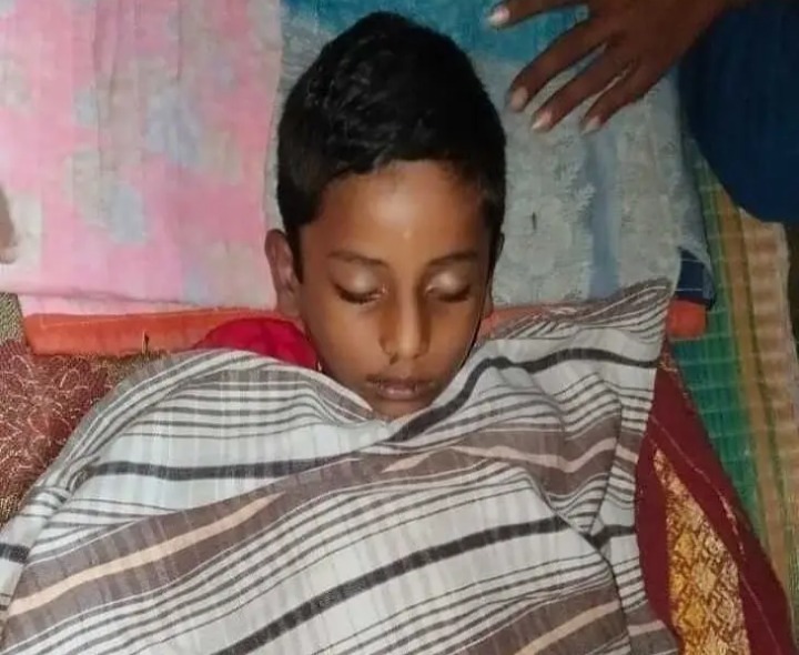 పాము కాటుకు గురై.. బాలుడు మృతి