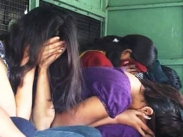 లాడ్జిలో వ్యభిచారం.. గుట్టురట్టు చేసిన పోలీసులు