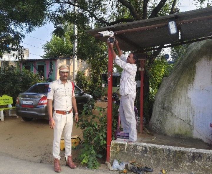 పెద్దవంగరలో సీసీ కెమెరాలు ఏర్పాటు