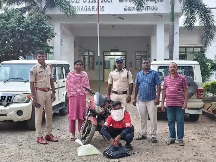 అక్రమంగా గుడుంబా రవాణా చేస్తున్న వ్యక్తి అరెస్ట్