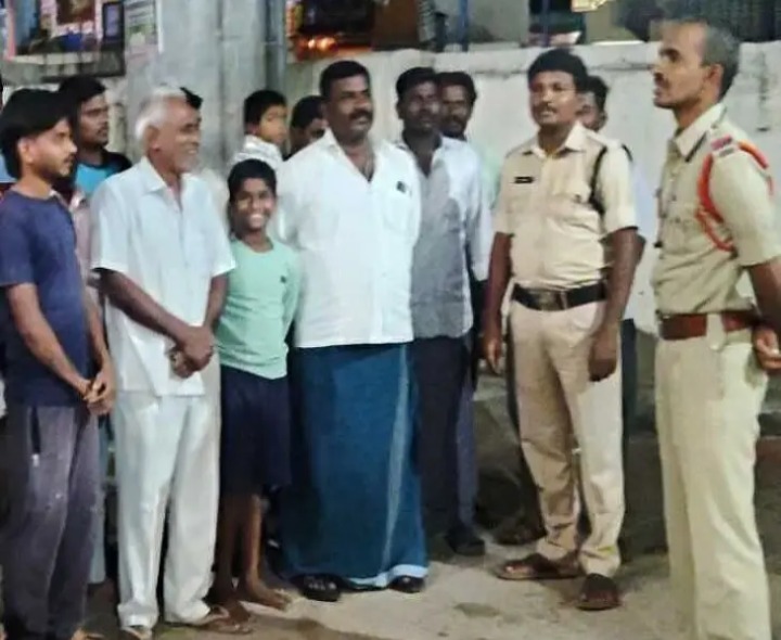 ముగతిలో పల్లెనిద్ర చేసిన ఎస్సై