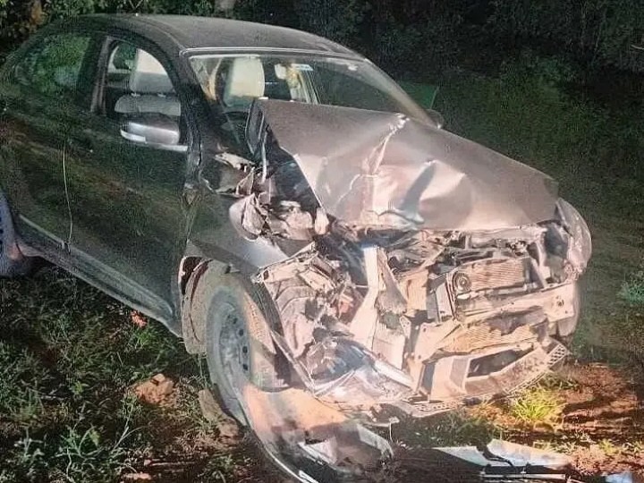 ట్రాక్టర్ – కారు ఢీ.. తప్పిన ప్రమాదం