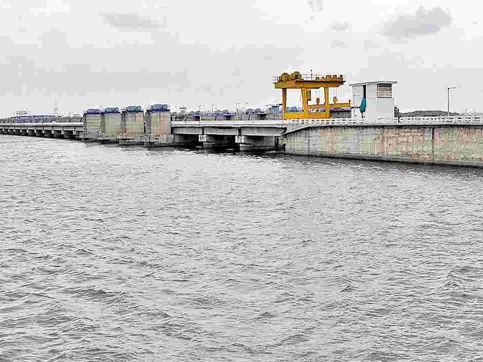 నిండుకుండలా పులిచింతల ప్రాజెక్ట్