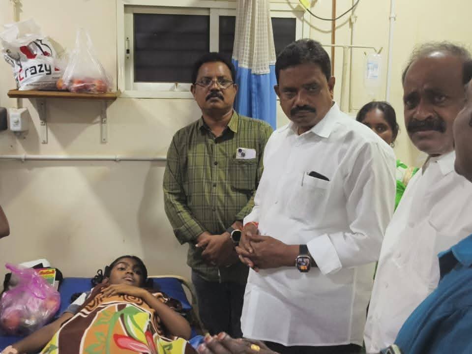 రోడ్డు ప్రమాదం వివరాలు అడిగి తెలుసుకున్న ఎమ్మెల్యే