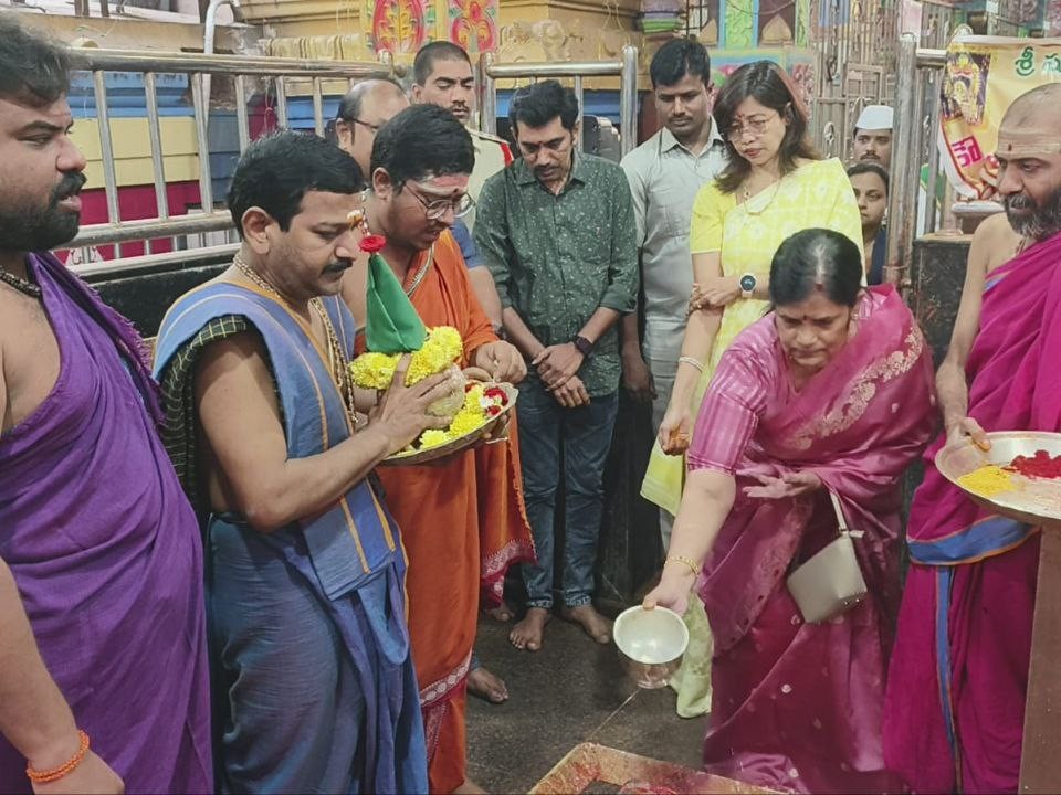 మోపిదేవి శ్రీ సుబ్రహ్మణ్యేశ్వర స్వామిని దర్శించుకున్న : జడ్జ్