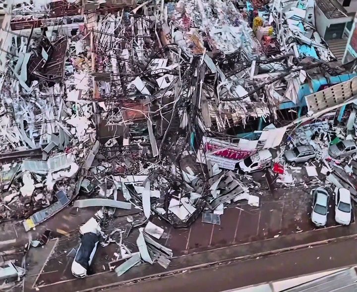 టోర్నడోల విధ్వంసం.. ఆరుగురు మృతి