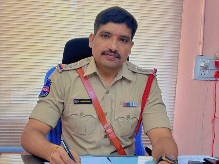 ఎస్‌హెచ్‌వోగా బాధ్యతల స్వీకారణ