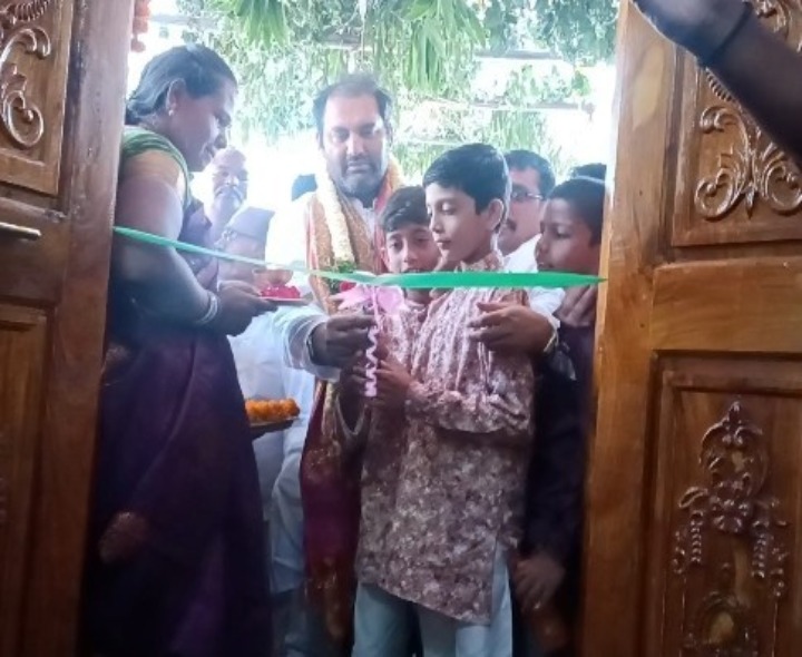 ఇందిరమ్మ ఇంటి గృహప్రవేశంలో పాల్గొన్న ఎమ్మెల్యే