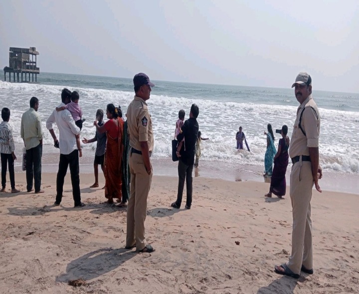 గార బీచ్ వద్ద పోలీసుల భద్రతా ఏర్పాట్లు