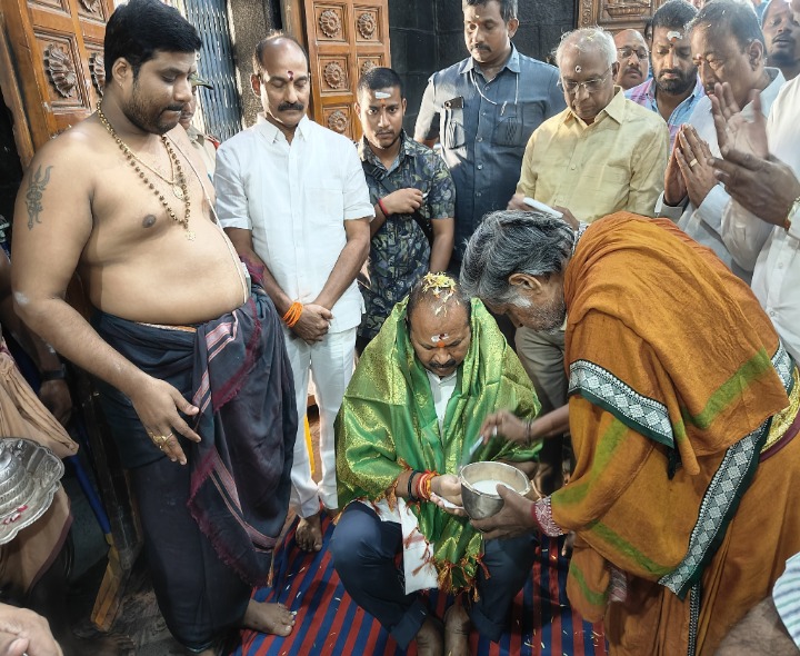 కార్తీక మాస పూజల్లో ఎమ్మెల్యే లక్ష్మీనారాయణ