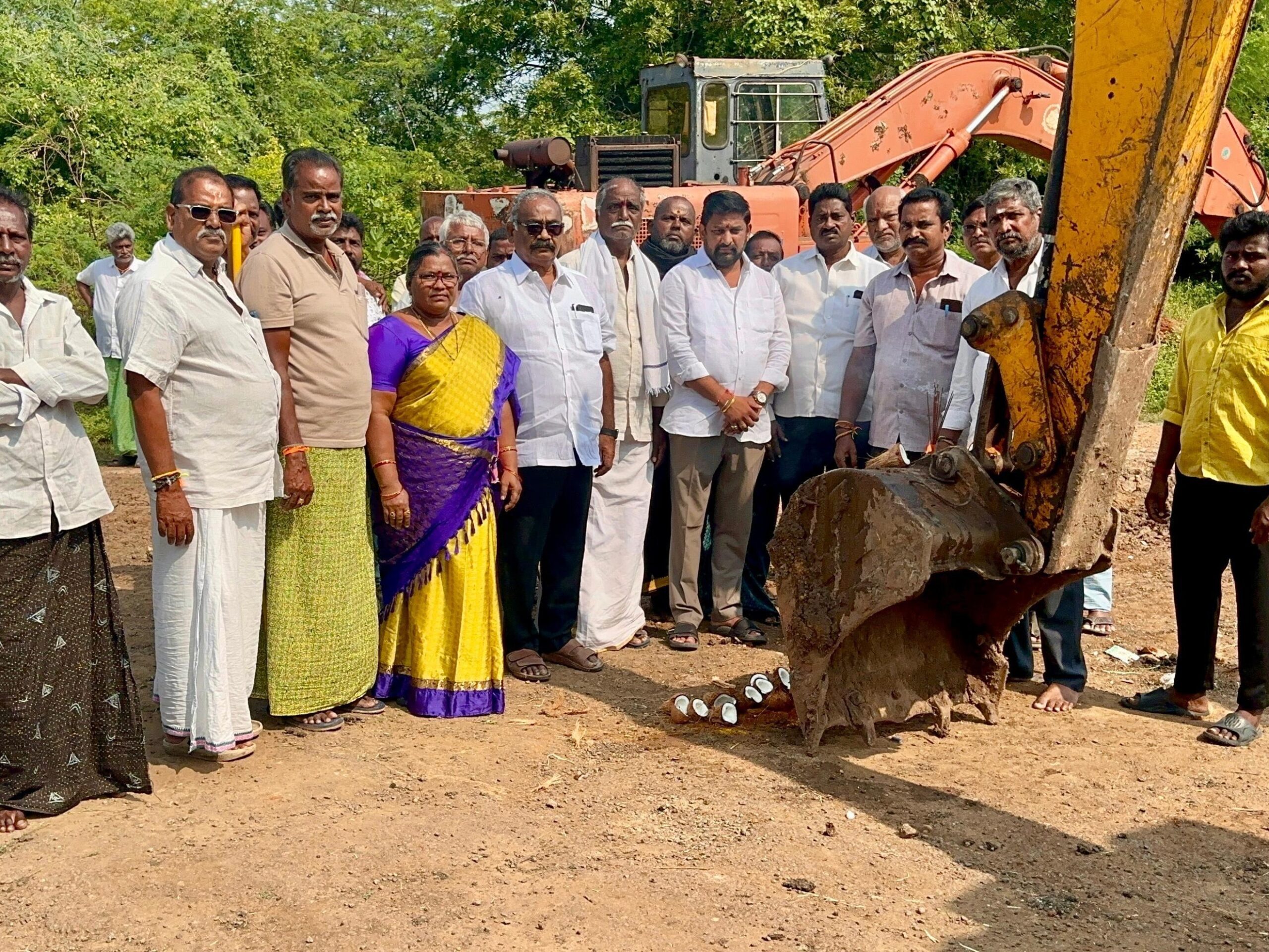 రైల్వే స్టేషన్ రోడ్ నిర్మాణ పనులకు శంకుస్థాపన