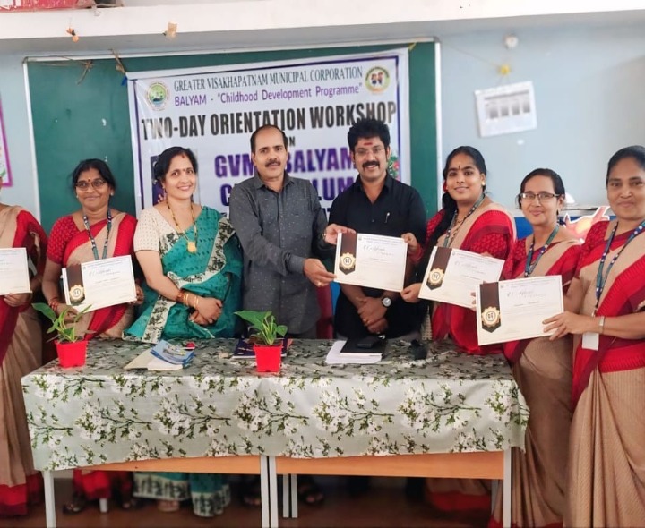 ‘బాల్యం కేంద్రాలు పిల్లల భవిష్యత్తుకు బాటలు వేయాలి’