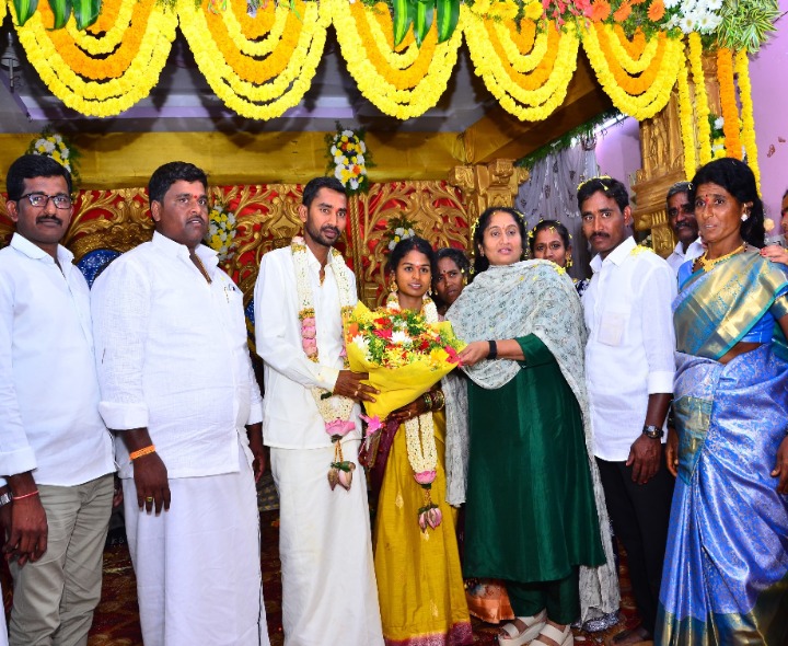 వివాహ వేడుకల్లో పాల్గొన్న మంత్రి సవిత