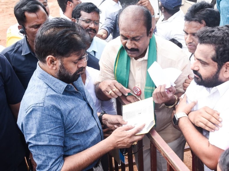 డిప్యూటీ సీఎంను ఆహ్వానించిన మదనపల్లె ఛైర్మన్