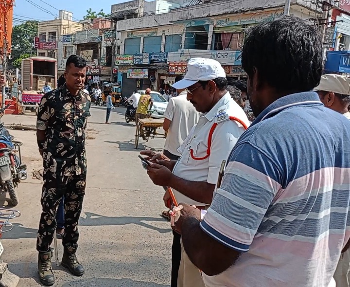 మార్కాపురంలో తనిఖీలు నిర్వహించిన ట్రాఫిక్ ఎస్సై
