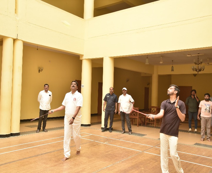 బ్యాట్మింటన్ ఆడిన మంత్రులు, కలెక్టర్