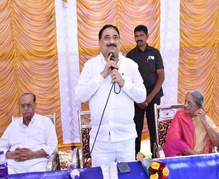 రాయదుర్గం అభివృద్ధికి కృషి: MLA