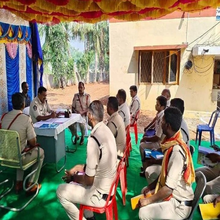 మైలవరం పోలీస్ స్టేషన్‌ను సందర్శించిన DSP