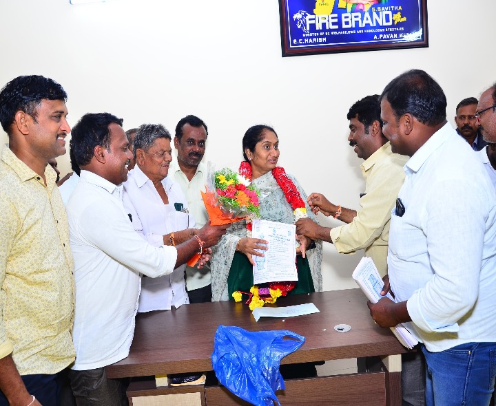 విగ్రహావిష్కరణకు రావాలని మంత్రికి ఆహ్వానం