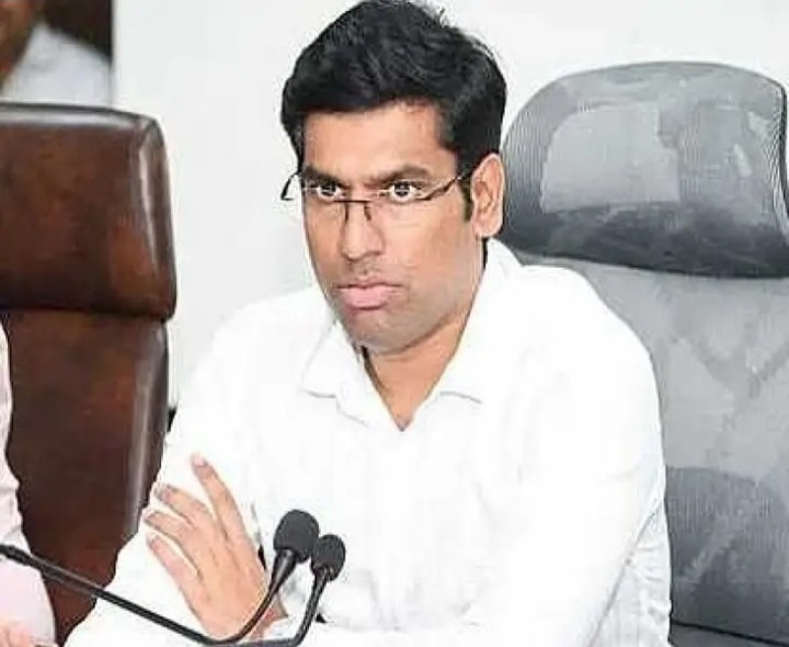 1100 సేవలను వినియోగించుకోవాలి: కలెక్టర్