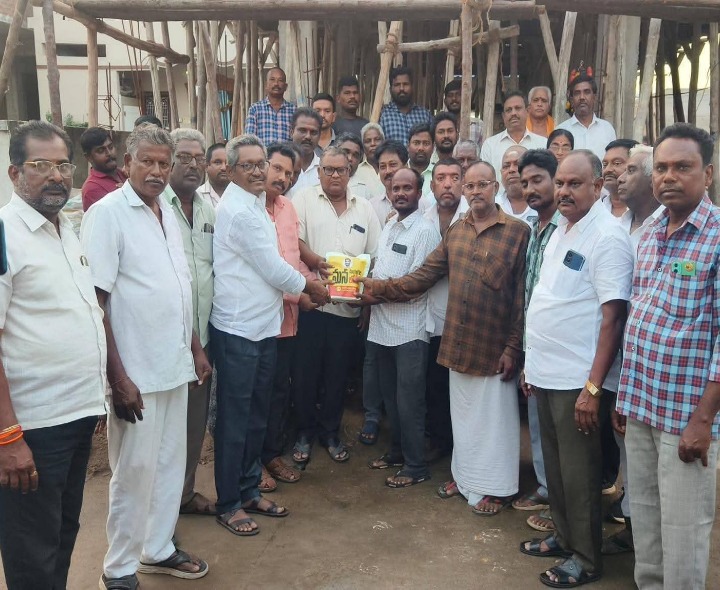 ఆలయం పునఃనిర్మాణానికి  రూ.5 లక్షలు విరాళం