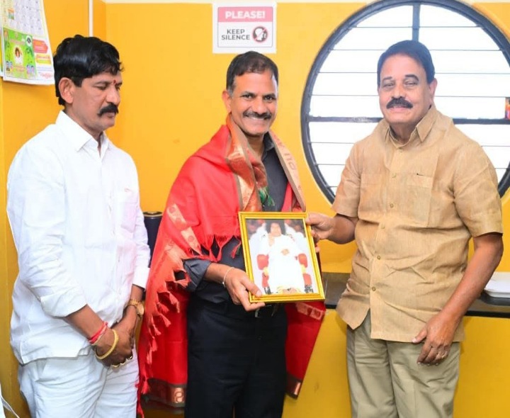 పుట్టపర్తికి వచ్చిన అడిషనల్ డీజీ మధుసూదన్ రెడ్డి