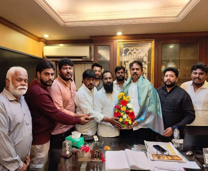 వైసీపీలో చేరిన చర్చి ఫాదర్లు