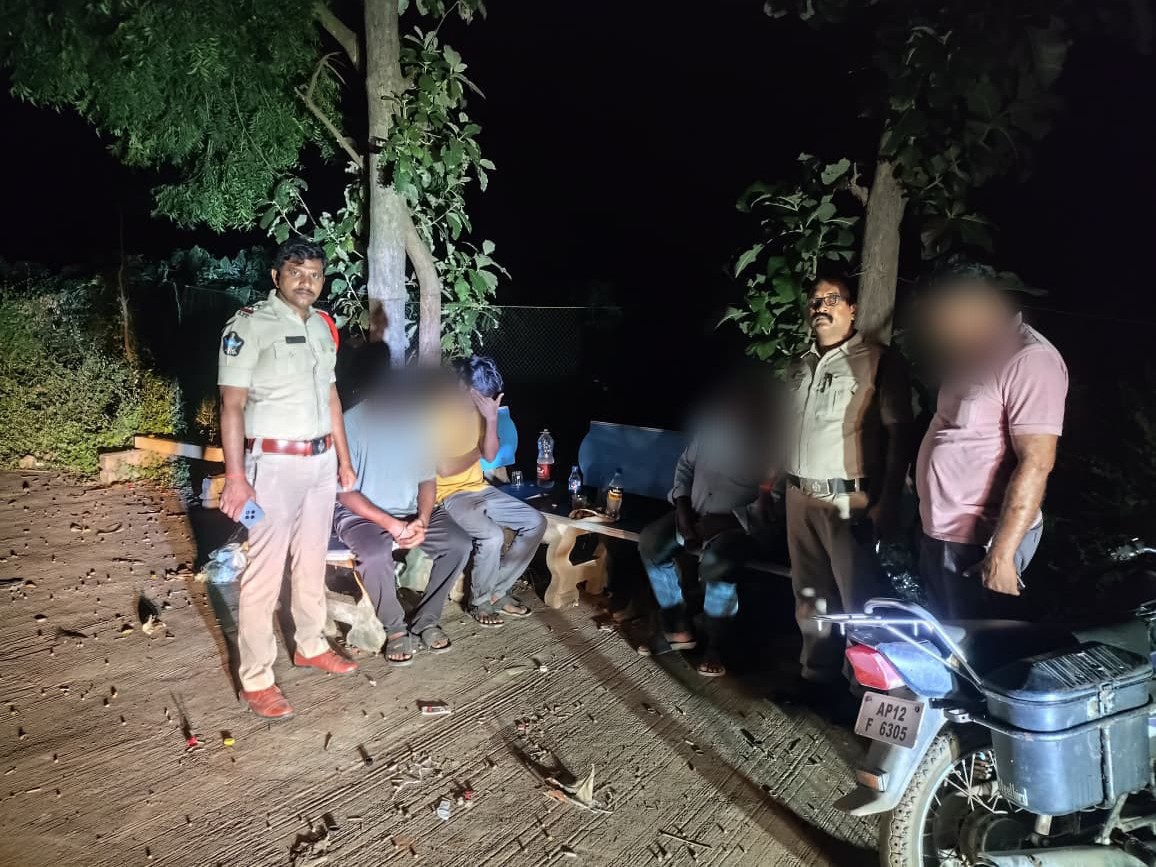 ‘బహిరంగ ప్రదేశాల్లో మద్యం సేవిస్తే ఉపేక్షించేది లేదు’