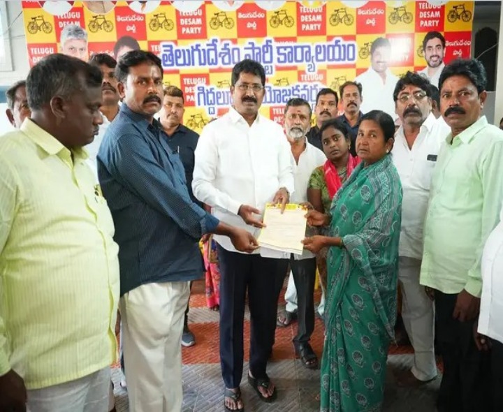కార్యకర్తల కుటుంబాలకు టీడీపీ అండ