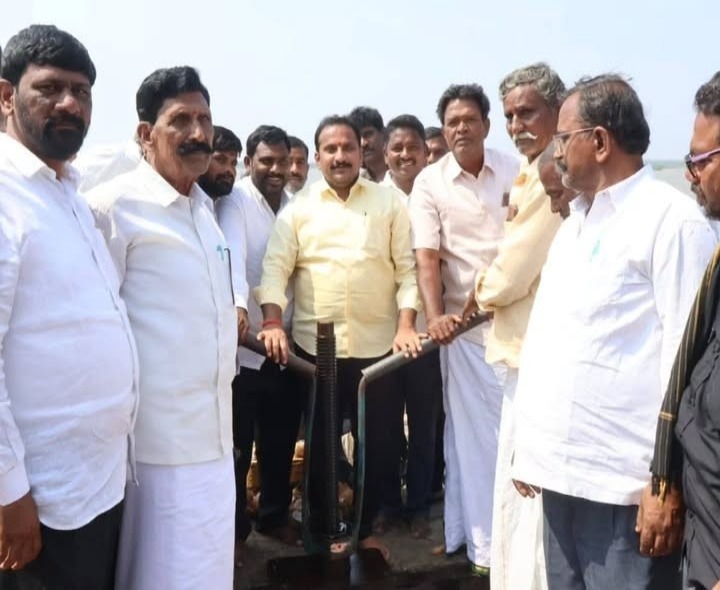 రాళ్లపాడు ప్రాజెక్టు నుంచి నీటిని విడుదల చేసిన ఎమ్మెల్యే