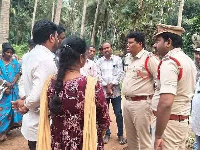 ద్వారపూడి: ఉరి వేసుకుని వివాహిత ఆత్మహత్య