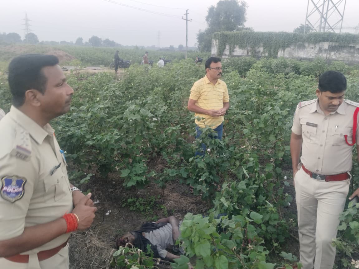 కాంక్రీట్ మిక్సింగ్ మిల్లర్ ఢీకొని కూలీ మృతి