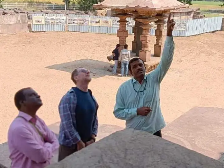 రామప్ప దేవాలయాన్ని సందర్శించిన.. అమెరికా పర్యాటకులు