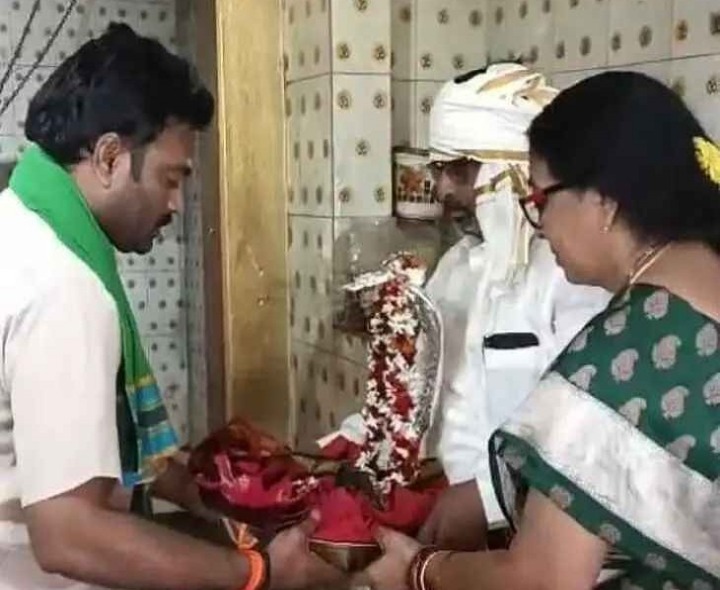 శివాలయానికి వెండి నాగాభరణం బాహుకరణ