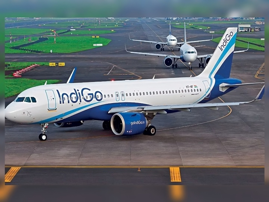 శంషాబాద్‌లో సాంకేతిక లోపంతో విమానాలు రద్దు