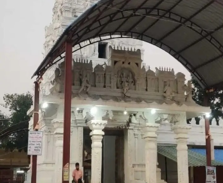 తిను బండారాలపై నేడు బహిరంగ వేలం