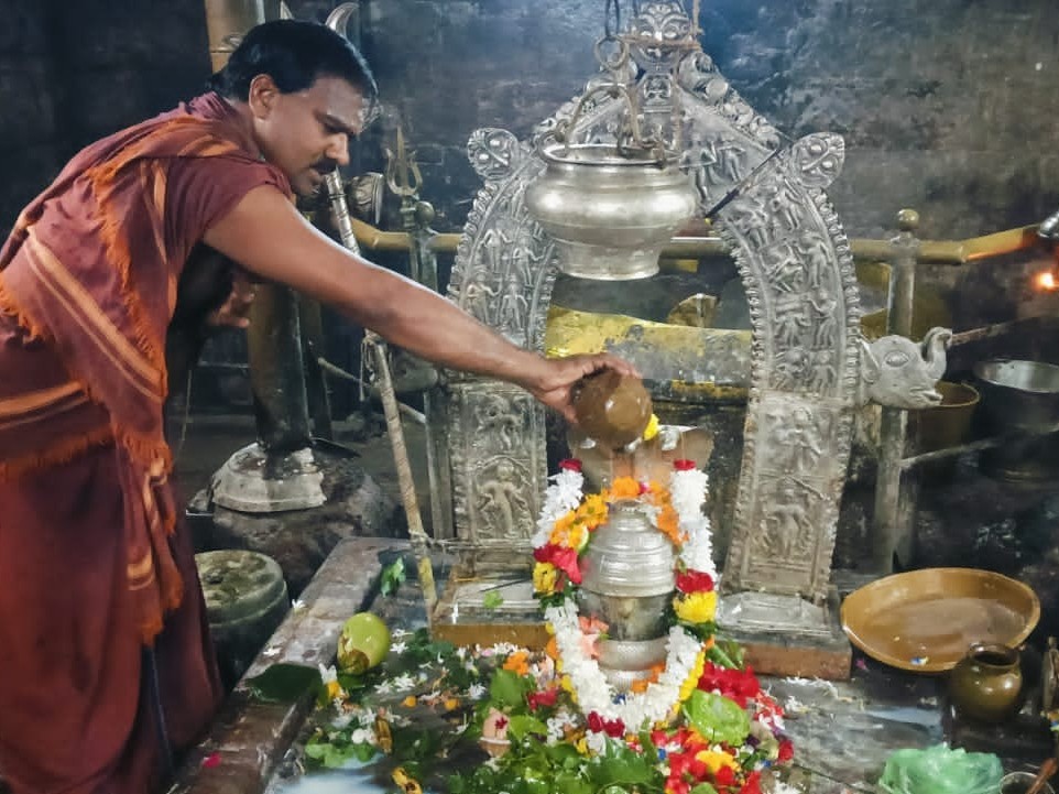 శివనామస్మరణలతో హోరెత్తిన శ్రీముఖలింగం