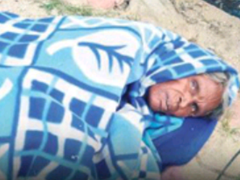 ‘కుటుంబీకులే వృద్ధురాలిని రోడ్డుపై వదిలేశారు’