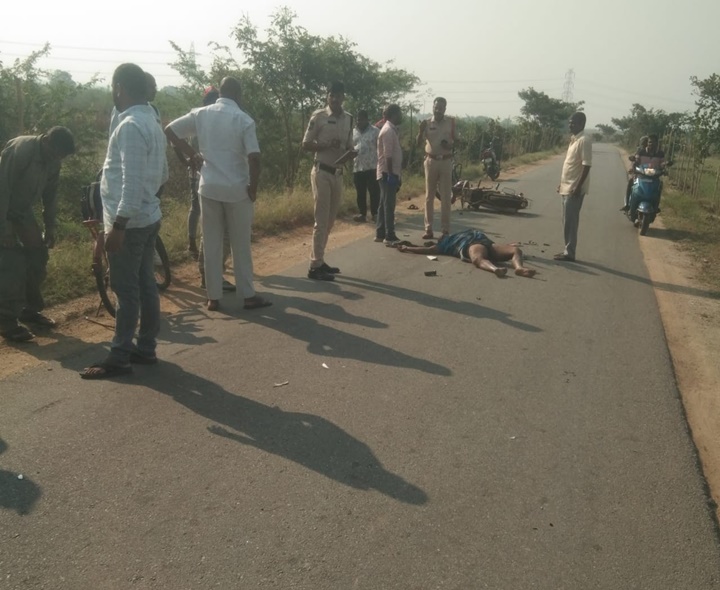 సైకిల్‌ను ఢీ కొట్టిన బైక్.. వ్యక్తి మృతి