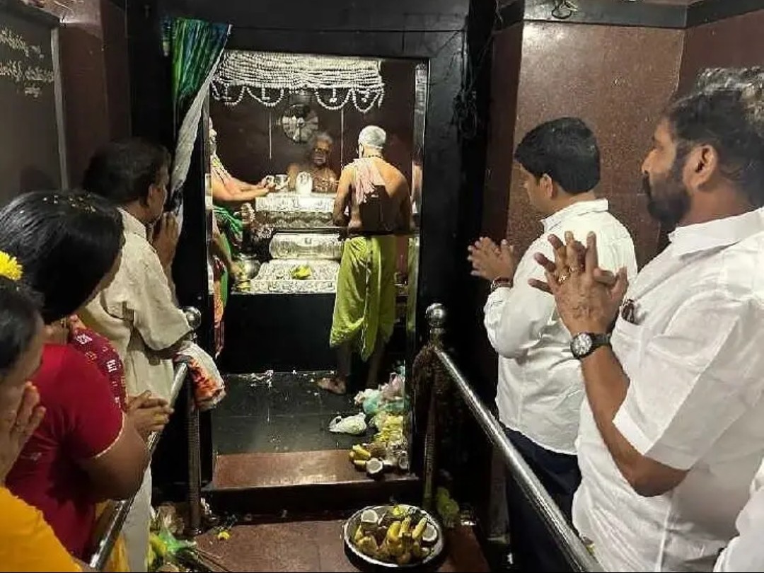 రామలింగేశ్వరుడిని దర్శించుకున్న మంత్రి కొల్లు