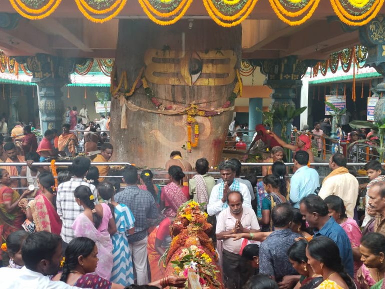 ఎండల మల్లన్న ఆలయంలో భక్తుల రద్దీ