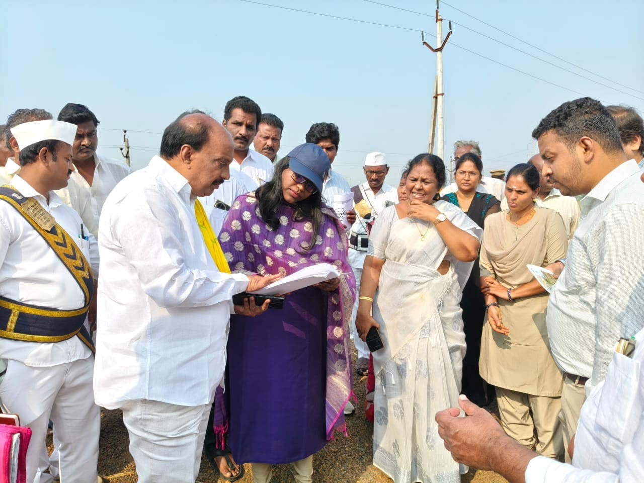 ఫోటో ఎగ్జిబిషన్ ఏర్పాట్లను పరిశీలించిన కలెక్టర్