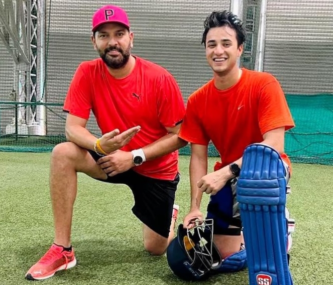 అభిషేక్ శర్మపై యువరాజ్ ఆసక్తికర వ్యాఖ్యలు